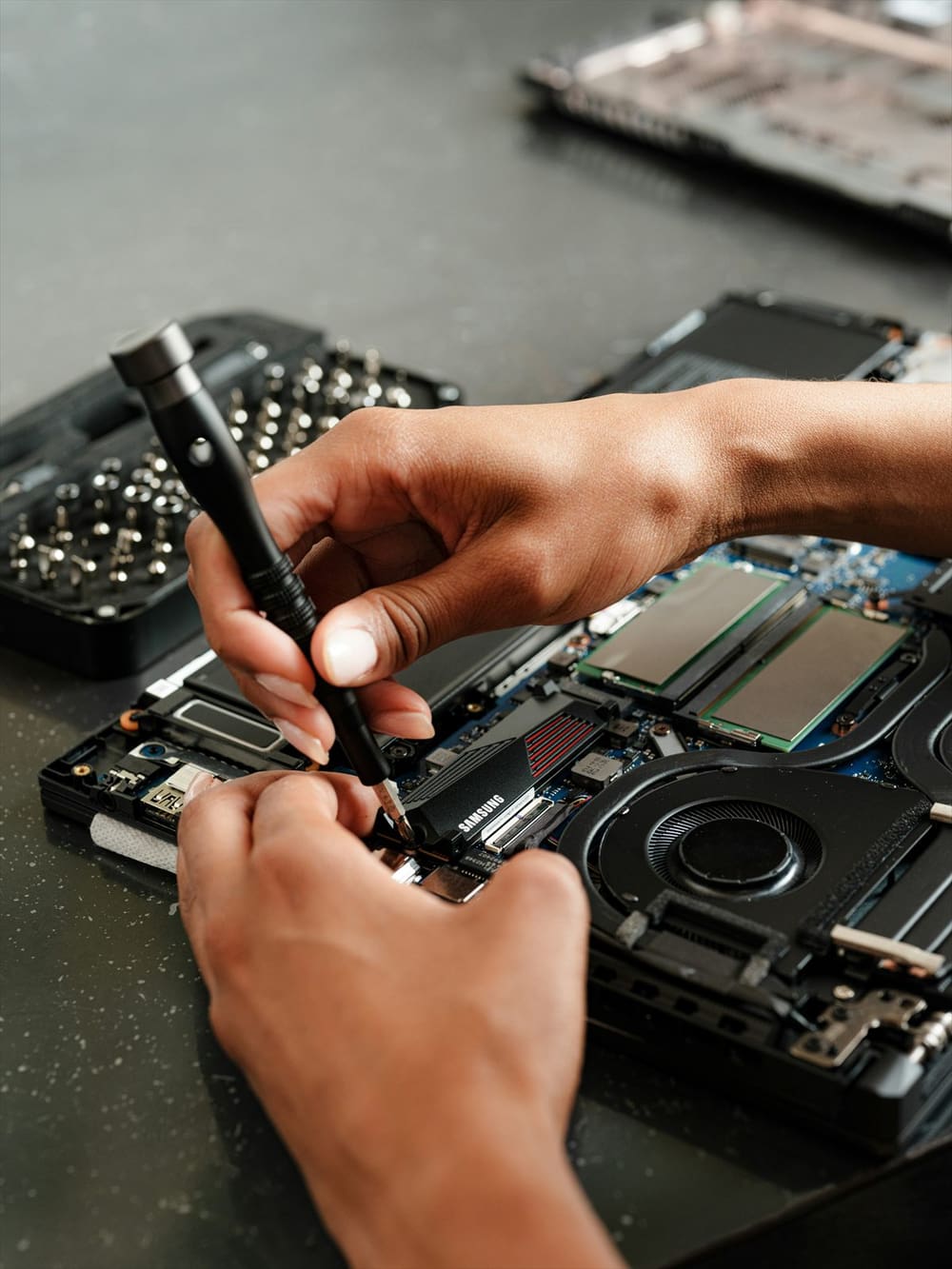 IT support technician providing computer maintenance and help desk support